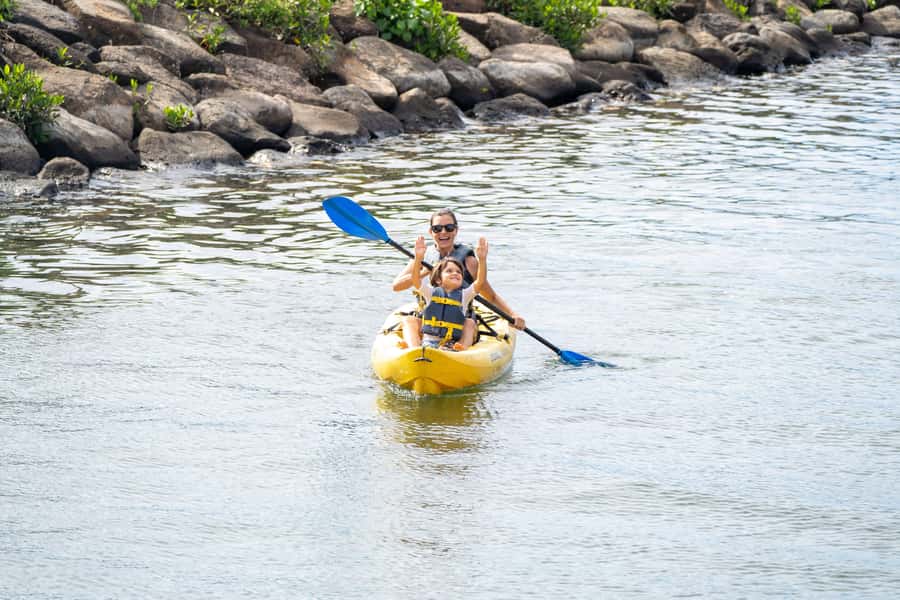02/03 - 02/09 - Watch Pipeline Surf Challenge ! - The optional second activity: kayak or SUP at Surf N Sea