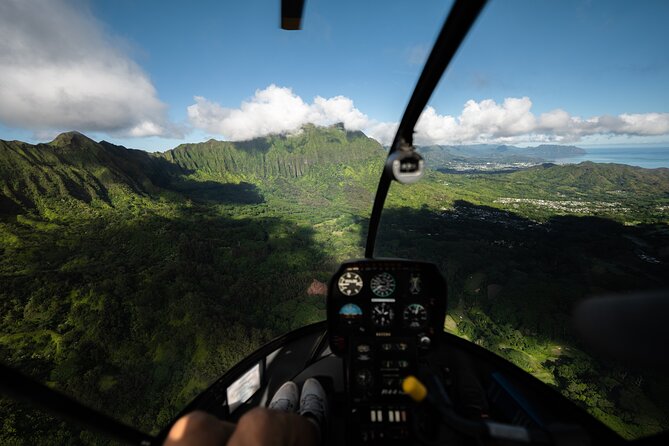 18 Minutes SHARED Helicopter Tour in Honolulu - Diamond Head State Monument: The 1899 Lighthouse View
