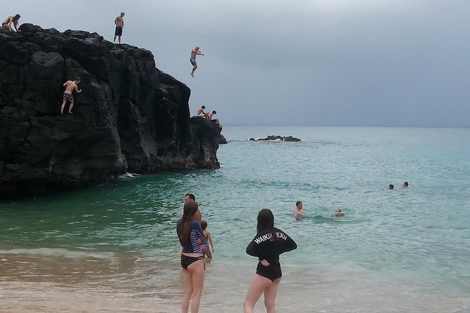 6-Hour Private Customized Luxury Convertible Tour of Oahu's North Shore - Shark’s Cove Snorkel and the Pipeline View: What to Expect at Each Stop