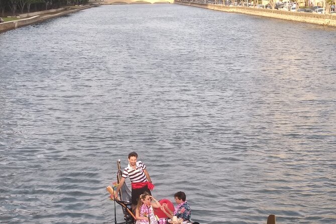 Aloha Gondola Cruise with Drinks & Pastries - Small-Group Comfort: Why the Capacity Changes the Feel