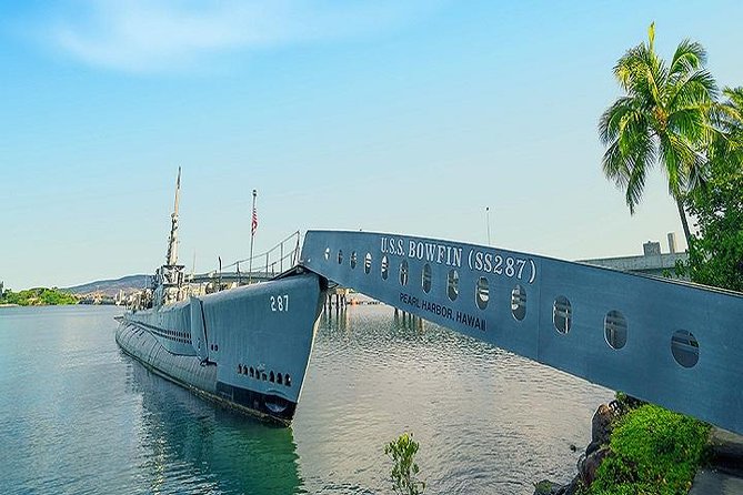 Arizona Memorial Pearl Harbor and Honolulu City Tour from Kona - Pearl Harbor Visitor Center: getting the story before you see the wreck