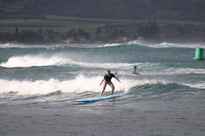 Beginner Surf Lesson in North Shore, Oahu - The lesson flow: from gear setup to wave-catching practice