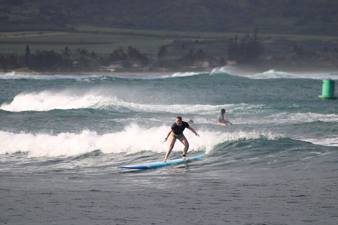 Beginner Surf Lesson in North Shore, Oahu - The lesson flow: from gear setup to wave-catching practice