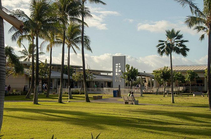 Best of Oahu: Pearl Harbor, Arizona Memorial and the Polynesian Cultural Center - Lunch at Hukilau Marketplace: plan for real fuel, not a snack