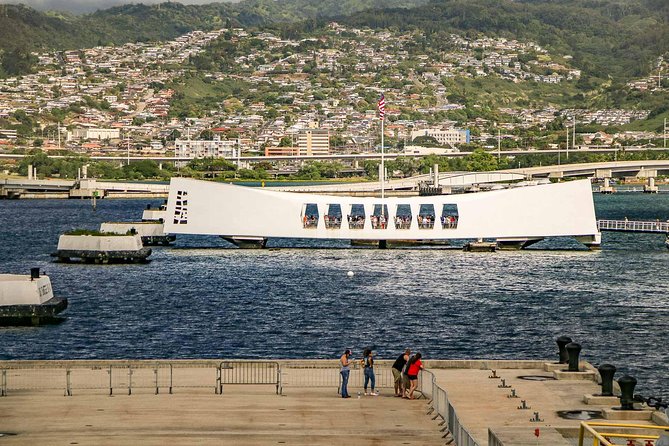 Best of Oahu: Pearl Harbor & Oahu Circle Island Tour from Waikiki - Pearl Harbor museums and USS Arizona: the emotional center of the day