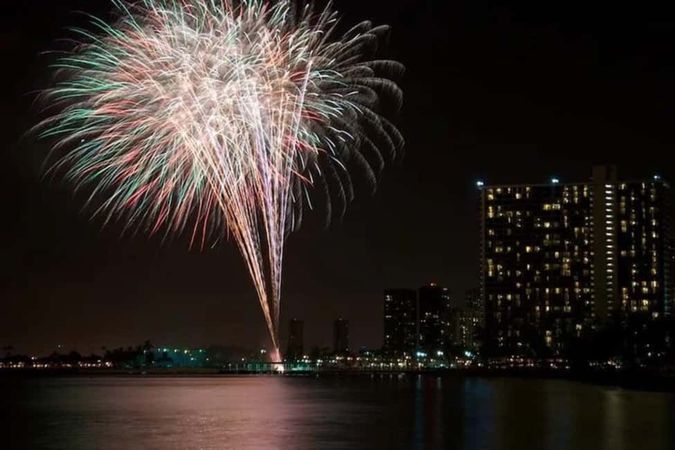 Board from Waikiki Beach: Friday Night Fireworks sail - Why a Friday Night Fireworks Sail Beats Shore-Watching