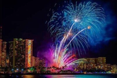 Board from Waikiki Beach: Friday Night Fireworks sail - Duke Kahanamoku Meeting Point: How to Find the Boat Fast