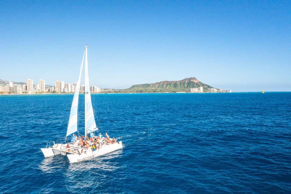 BYOB Weekend Sightseeing Sail towards Diamond Head - On deck with Island Magic: what the ride is really like
