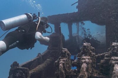 Certified Divers: Best 2-Tank Wrecks & Reef Boat Dive All Inclusive From Waikiki - The Boat Day: Small Group Energy Without the Chaos