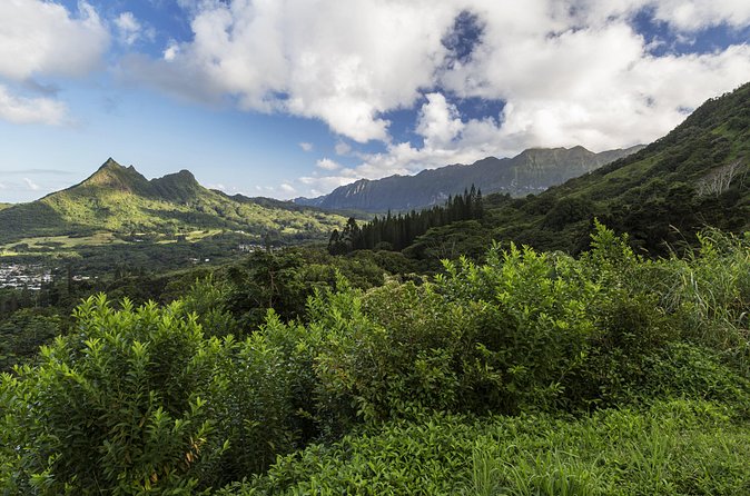 Circle Island (Holoholo Mokupuni) from Ko'olina - Nu’uanu Pali Lookout: big views, strong winds, and Battle of Nu’uanu context