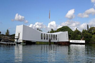 Complete Pearl Harbor Experience Tour Departing from Waikiki Area - Stop 1: Pearl Harbor Visitor Center Film + Boat Ride to USS Arizona