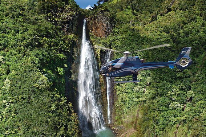 Day Trip fr Oahu to Kauai: Highlights & Movie Sites w/ Helicopter - First stop payoff: waterfalls, towns, and film framing on Kauai’s main roads