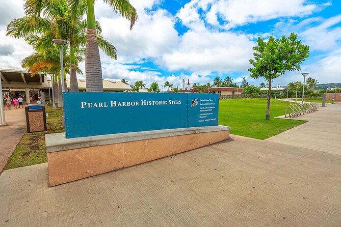 Deluxe Arizona Memorial and Pearl Harbor Aviation Museum Tour - Walking, bags, and timing: the practical stuff that can trip you up