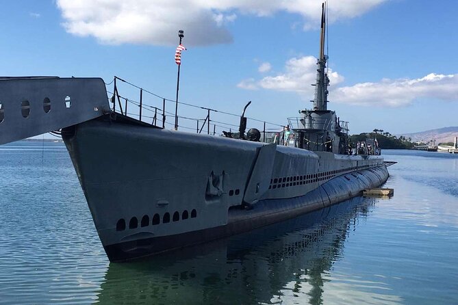 Deluxe Arizona Memorial Bowfin Submarine and Honolulu City Tour - Stop 3: Honolulu drive-by, famous landmarks, short time, smart expectations