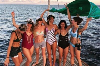 Explore Turtle Canyons Waikiki Snorkel and Sail Adventure - Snorkeling in Waikiki waters: how to judge murky days fast