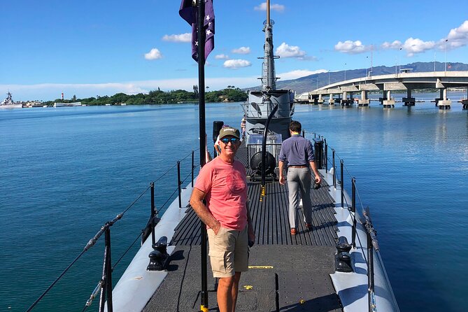 Family-friendly Pearl Harbor and Honolulu Downtown with private transportation - King Kamehameha Statue: Fast Photos, Easy Win