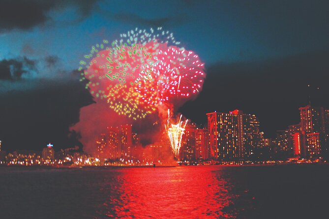 Friday Fireworks Dinner Sail from the Hilton Hawaiian Village - Key reasons this sail works