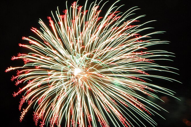 Friday Fireworks Dinner Sail from the Hilton Hawaiian Village - Price and value: what $210.60 buys you in real terms