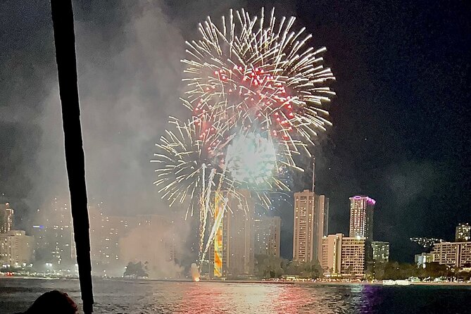 Friday Night Firework Cruise in Waikiki - Timing and weather: why your evening depends on the sky
