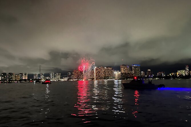 Friday Night Waikiki Fireworks Cruise - Why a Friday-night cruise beats a land-based fireworks scramble