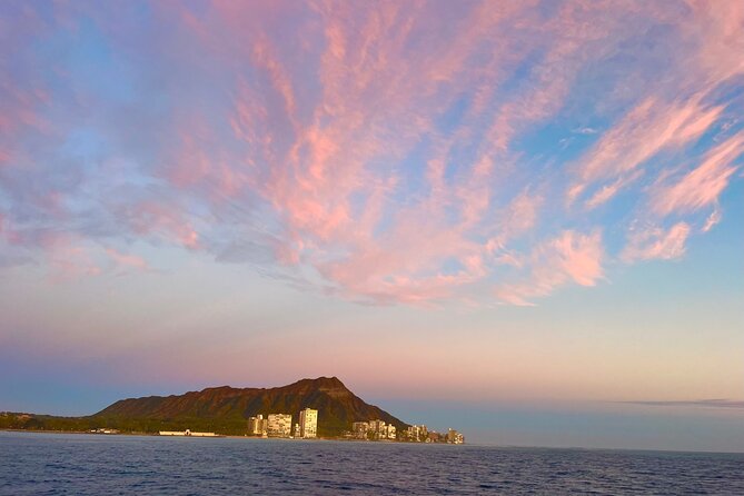 Friday Night Waikiki Fireworks Cruise - Fireworks at Hilton Hawaiian Village: 15 minutes that can feel short