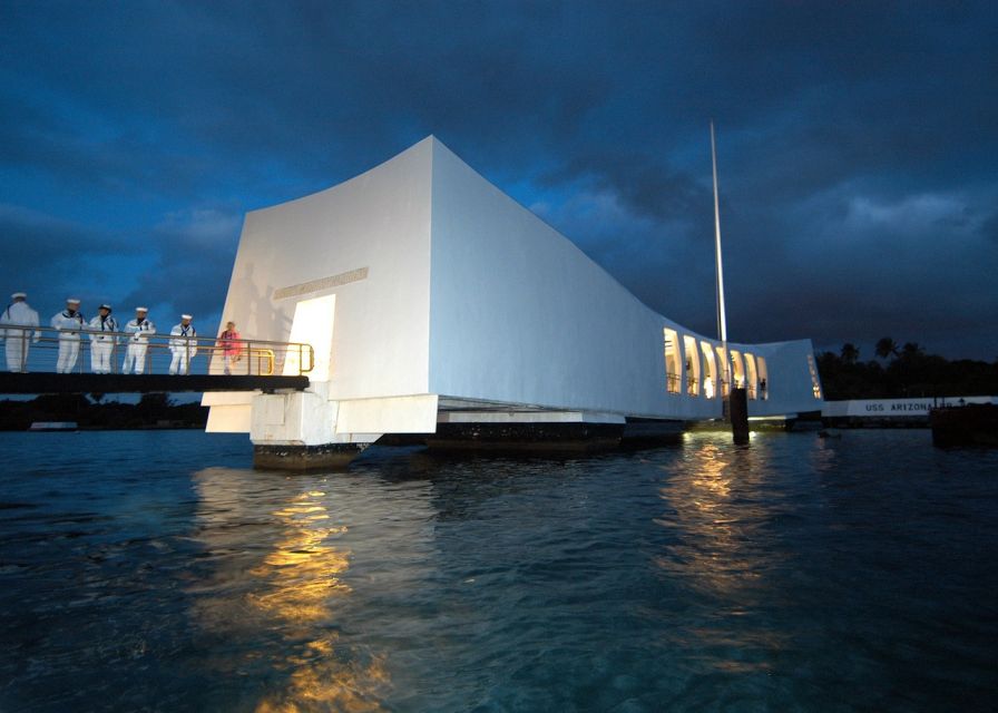 From Waikiki: Pearl Harbor USS Arizona Memorial Program - The Pearl Harbor Visitor Center: getting oriented without the chaos