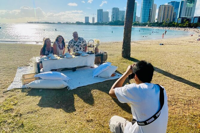 Hawaii Beach Picnic Date - Getting the timing right: sunset is the whole point