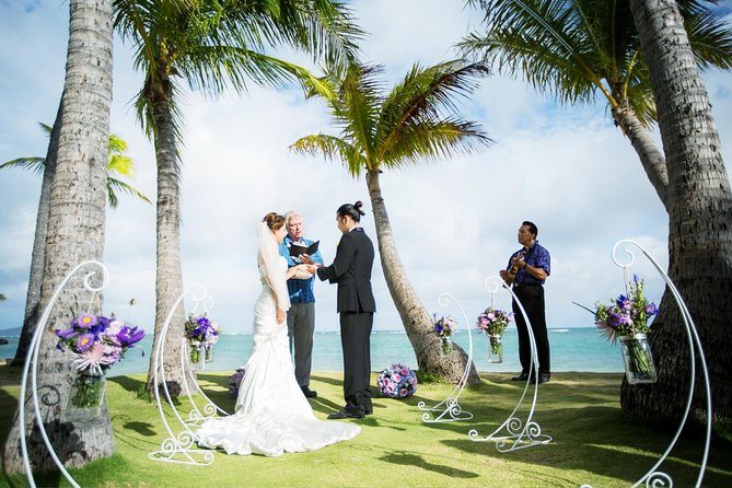 Hawaii Wedding - Aloha Beach Wedding and Photo Session - Why this Oahu wedding package feels low-stress
