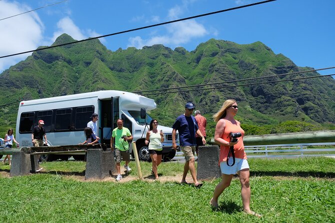 Hidden Gems of Oahu Circle Island Tour with Byodo In Temple - North Shore Lunch: Garlic Shrimp Plates and Cash on Hand