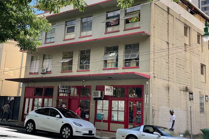 Historical Tour of Downtown Honolulu in Red Light District - Getting around downtown: wheelchair-friendly route with a timing catch