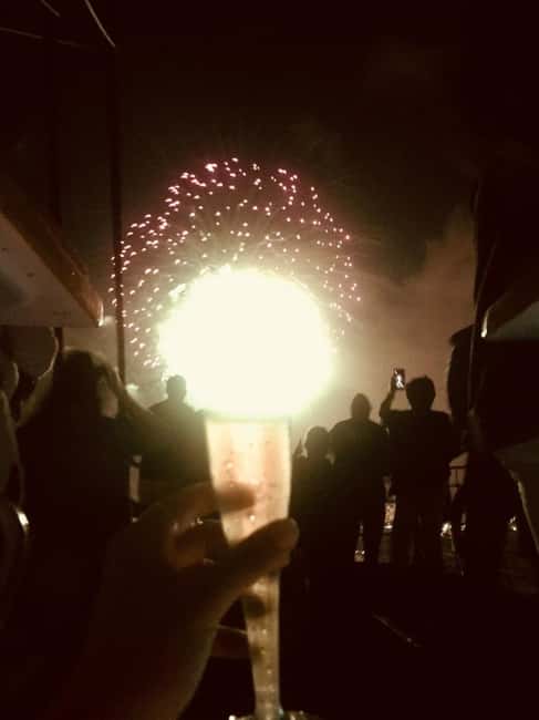 Honolulu: 1-Hour Friday Night Fireworks Cruise with Drinks - Key points to know before you go