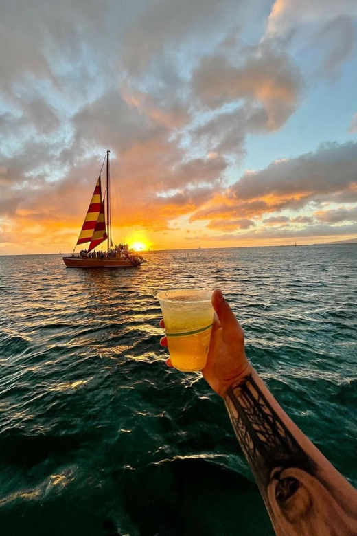 Honolulu: 90 Minute Catamaran Sunset Sail - Ninety minutes on the water: how the sail unfolds