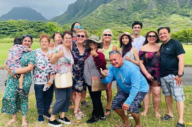 Honolulu Airport Shuttle & Circle Island Tour - Macadamia tasting and Chinaman’s Hat at Kualoa