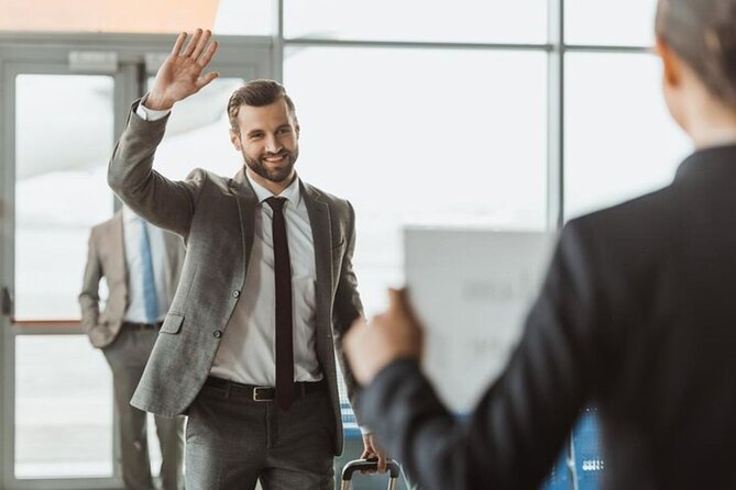Honolulu Airport & Waikiki Hotels Private Transfer by Luxury SUV(up to 5 people) - Price and Value: $130 for Up to 5, and What You’re Really Buying