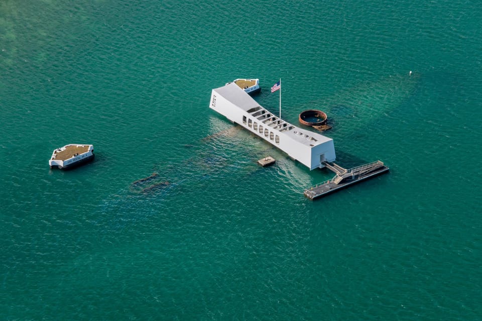 Honolulu: Blue Skies of Oahu Helicopter Tour - Pearl Harbor and Diamond Head: the aerial look that hits hardest