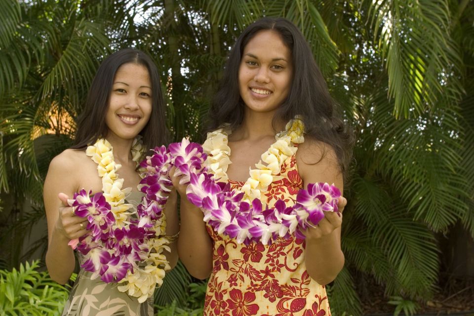 Honolulu Honeymoon Airport Lei Greeting - Finding Your Greeter Fast: Personalized Signs and Coordination