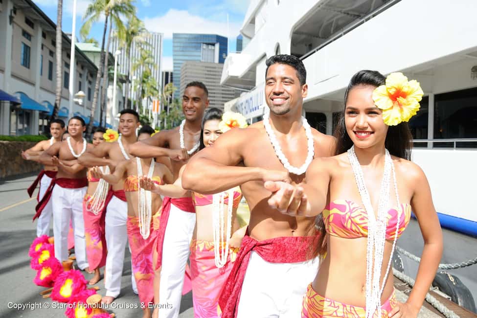 Honolulu: Pacific Star Sunset Buffet and Show - A classic Honolulu sunset route: Ala Moana, Waikiki, and Diamond Head