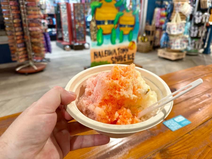 Honolulu: Waikiki Food Tour with Local Guide - Malasada stop: Portuguese pastry meets Hawaiian comfort
