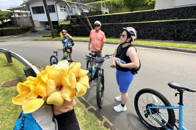 Manoa Falls-Electric Bike to Hike Experience Local meal included - University of Hawai‘i at Mānoa: A Quick Photo Stop With Character