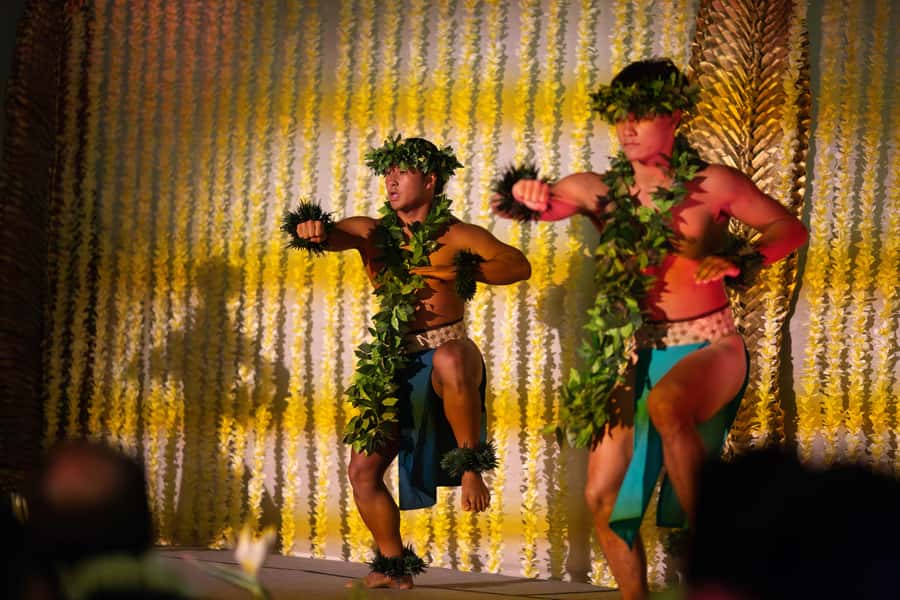 Oʻahu: Nā Lei Aloha Lūʻau & Dinner or Cocktail Show Option - Price and value: is $93 worth it?