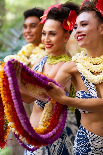 Oʻahu: Nā Lei Aloha Lūʻau & Dinner or Cocktail Show Option - The pre-show hour: lei-making, hula demos, and roaming performers