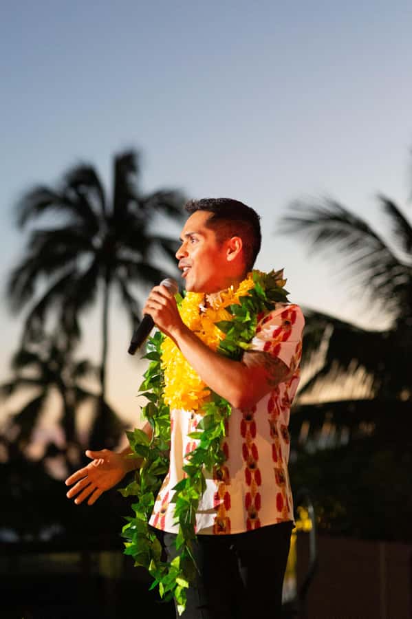 Oʻahu: Nā Lei Aloha Lūʻau & Dinner or Cocktail Show Option - The show: mele and hula told through lei