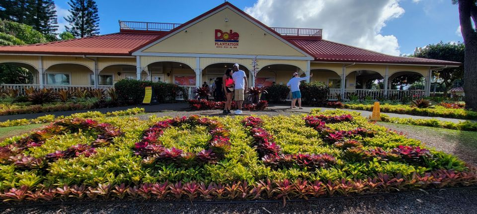 Oahu: 5 Hour Exclusive Car & Driver - ETOHI - What a 5-Hour Private Car & Driver Means on Oahu