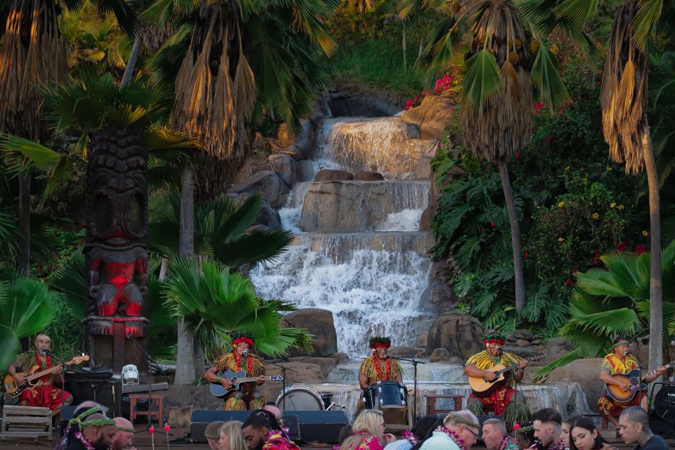 Oahu: Chief's Luau Dinner Show - Chief Sielu runs the evening: how the show stays fun (not static)