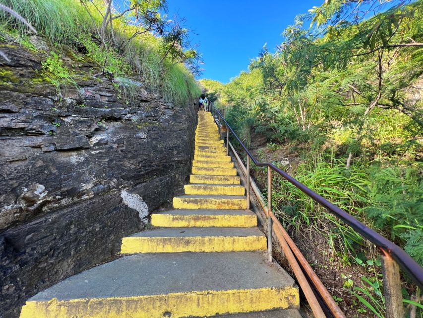 Oahu: Diamond Head Crater Trailhead Transfer & Entry Fee - Stop-by-Stop: How the Morning Unfolds