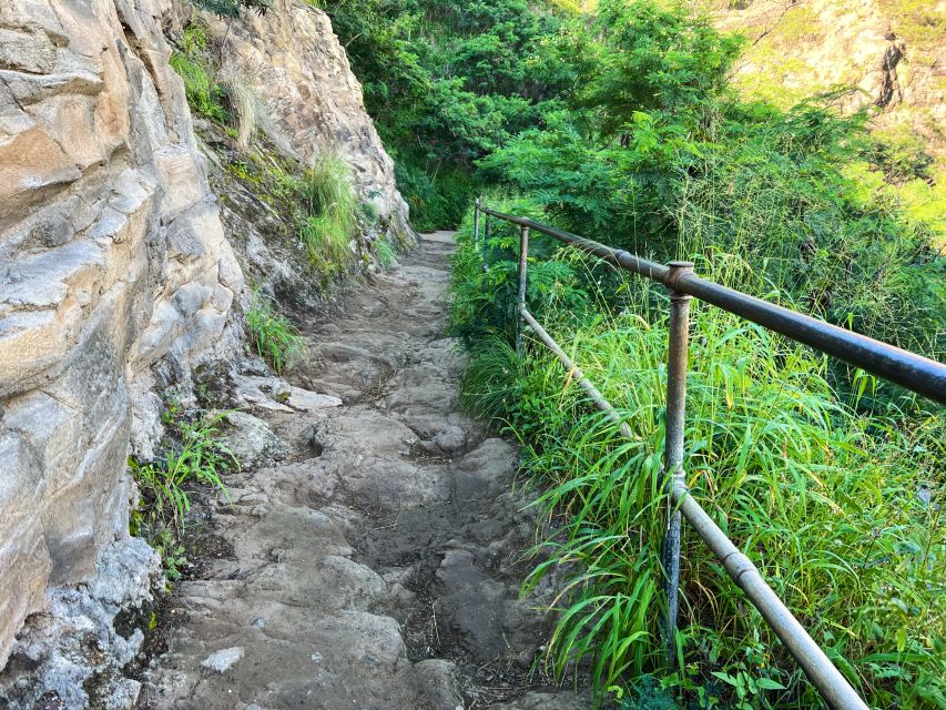 Oahu: Diamond Head Crater Trailhead Transfer & Entry Fee - Transportation Comfort: Air-Conditioned, English Driver, Group Flow