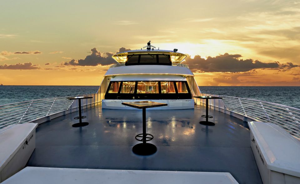 Oahu: Friday Night Fireworks Cocktail Cruise - Friday Fireworks Look Different When You’re Already at Sea