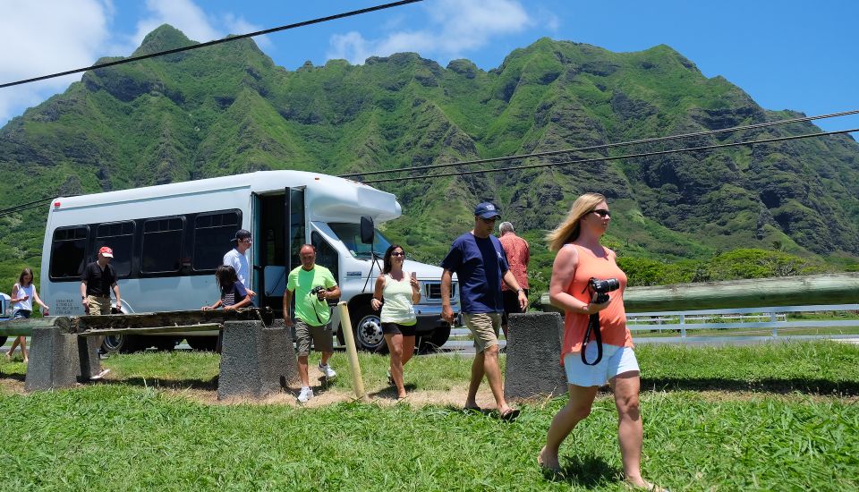 Oahu Hidden Gems & Waimea Botanical Garden/Waterfall tour - Lunch and cash: how to eat local without stressing