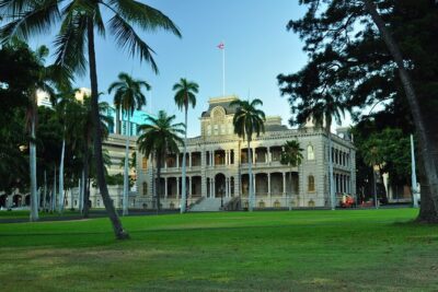 O‘ahu Highlights Private Guided Tour: Landmarks & Architecture - I‘olani Palace: where royal power meets everyday tech