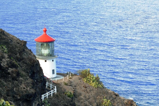 O‘ahu Highlights Private Guided Tour: Landmarks & Architecture - Nuʻuanu Pali Lookout: cliffs, coastline, and a hard chapter